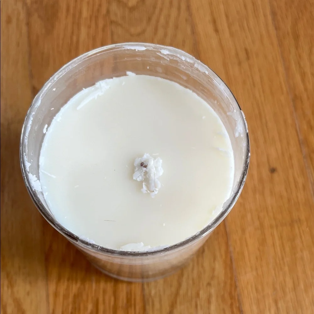 Williams Sonoma Fleur de Sel Candle in White and Gray